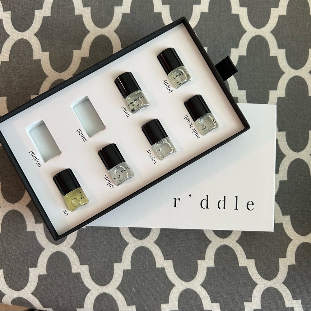 Skincare Fragrance Discovery Set - Black and White